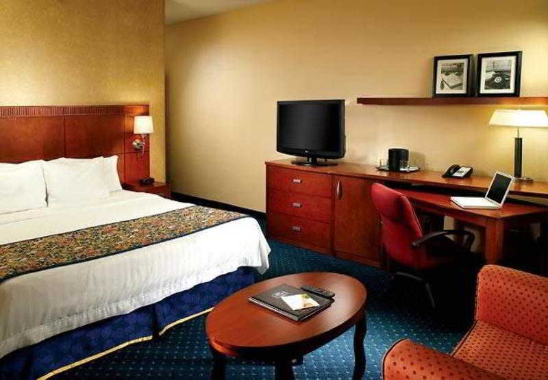 Courtyard By Marriott Atlanta Executive Park/Emory Hotel Стая снимка