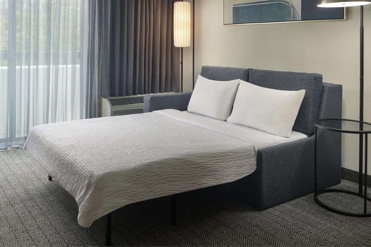 Courtyard By Marriott Atlanta Executive Park/Emory Hotel Екстериор снимка