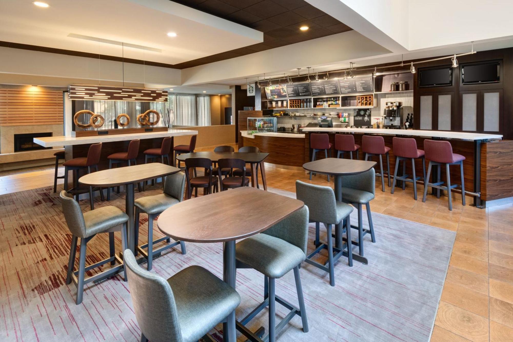 Courtyard By Marriott Atlanta Executive Park/Emory Hotel Екстериор снимка