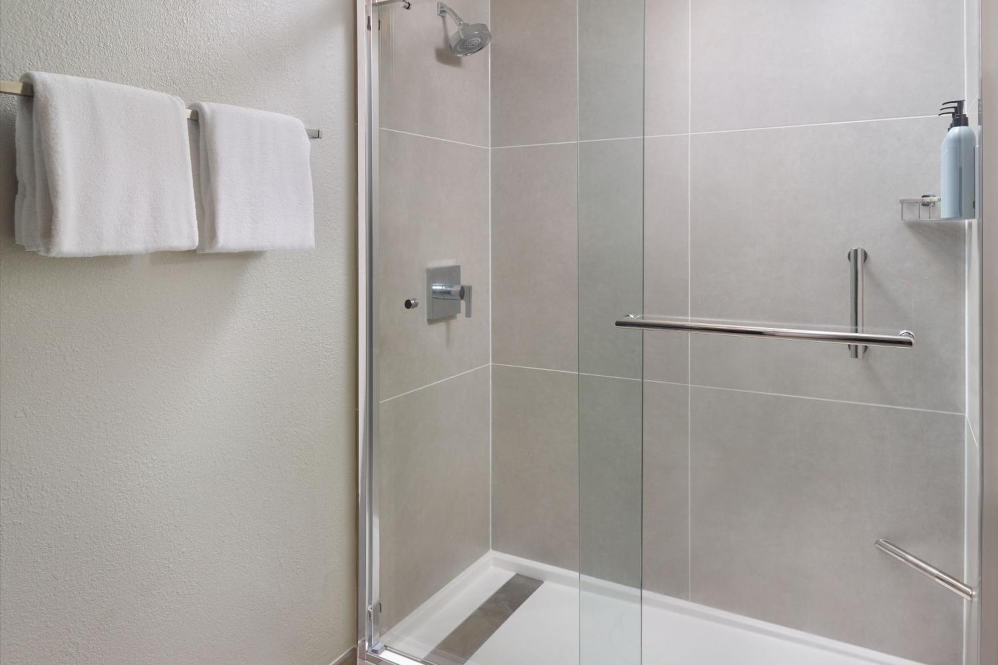 Courtyard By Marriott Atlanta Executive Park/Emory Hotel Екстериор снимка