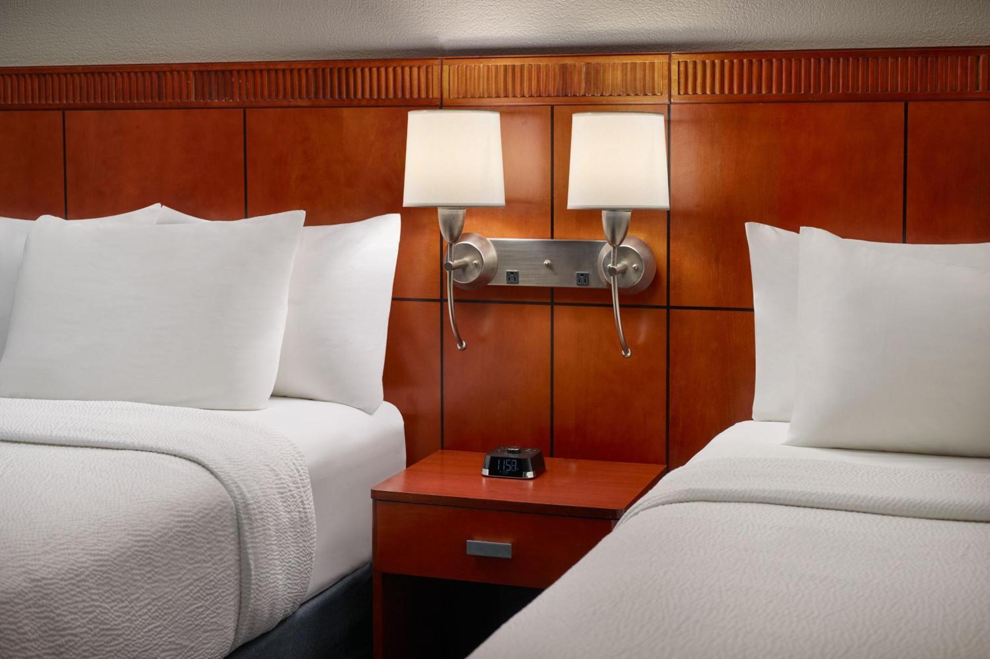 Courtyard By Marriott Atlanta Executive Park/Emory Hotel Екстериор снимка
