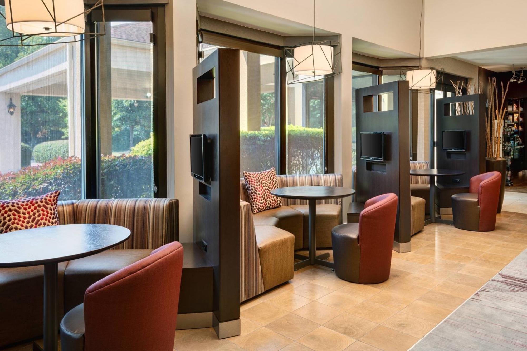 Courtyard By Marriott Atlanta Executive Park/Emory Hotel Екстериор снимка