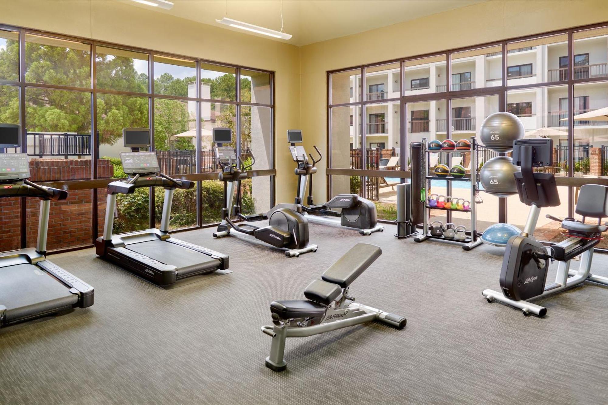 Courtyard By Marriott Atlanta Executive Park/Emory Hotel Екстериор снимка
