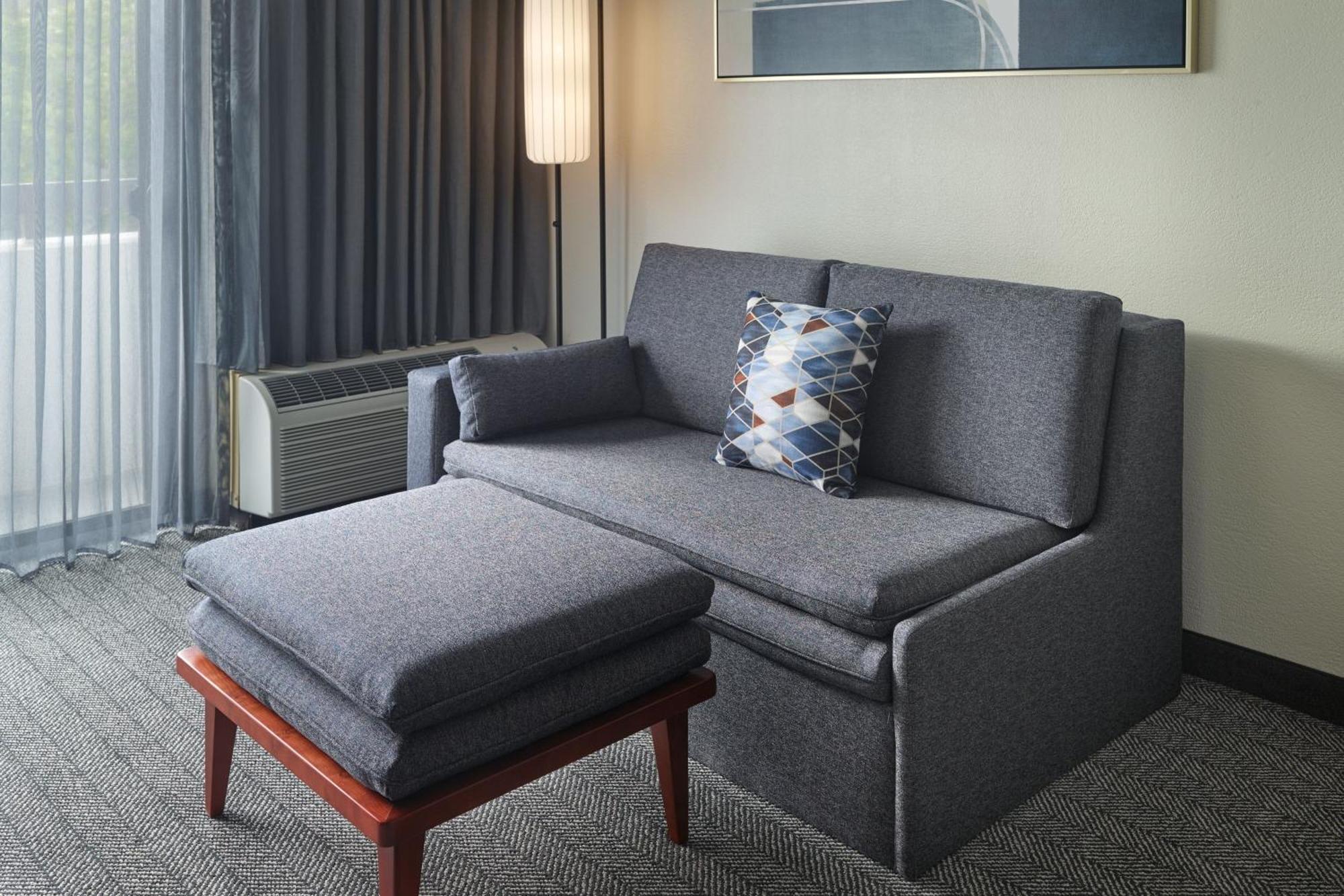 Courtyard By Marriott Atlanta Executive Park/Emory Hotel Екстериор снимка