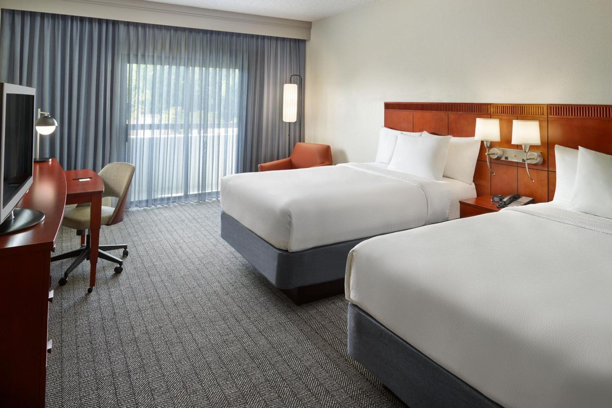Courtyard By Marriott Atlanta Executive Park/Emory Hotel Екстериор снимка