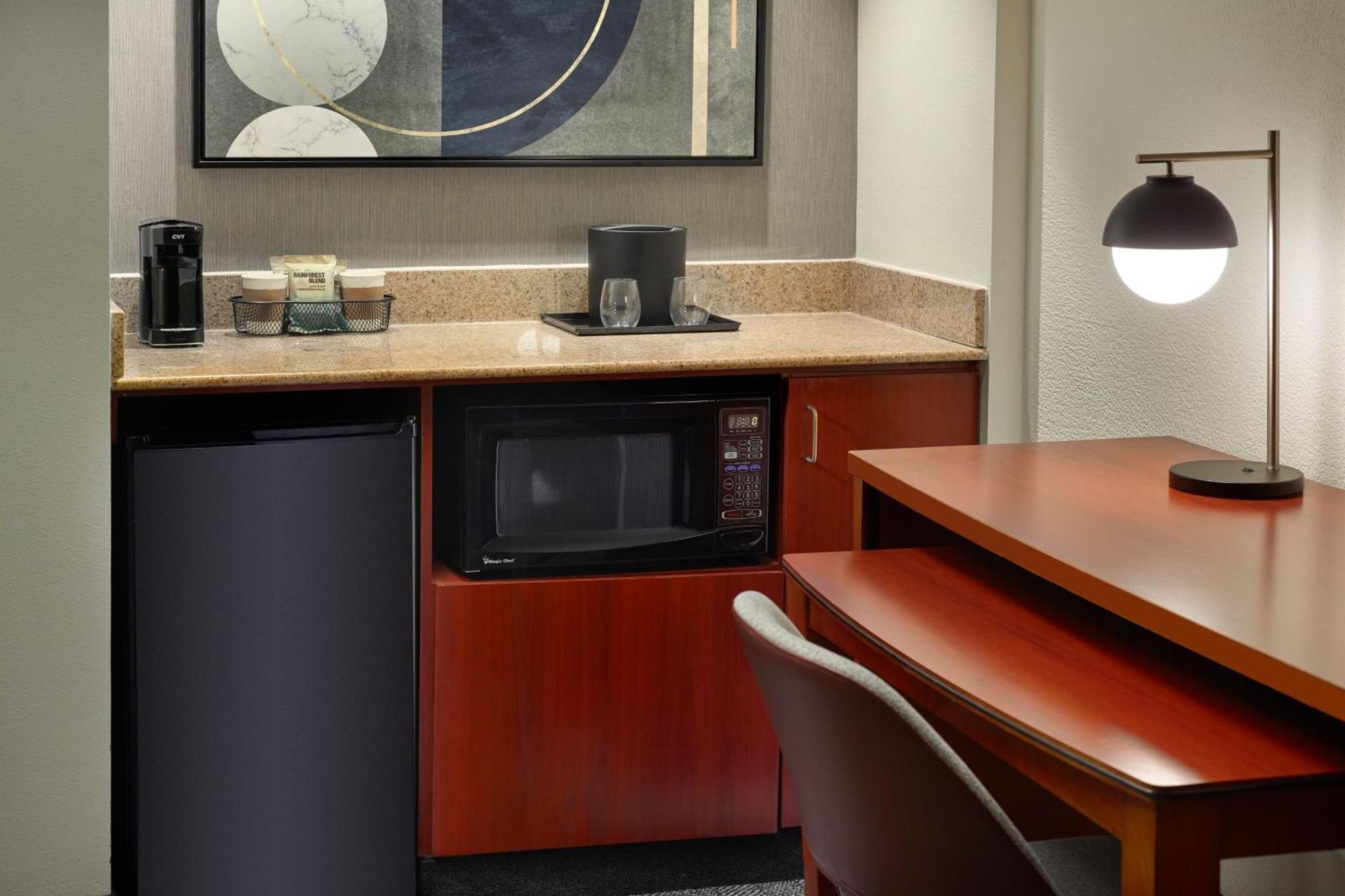 Courtyard By Marriott Atlanta Executive Park/Emory Hotel Екстериор снимка