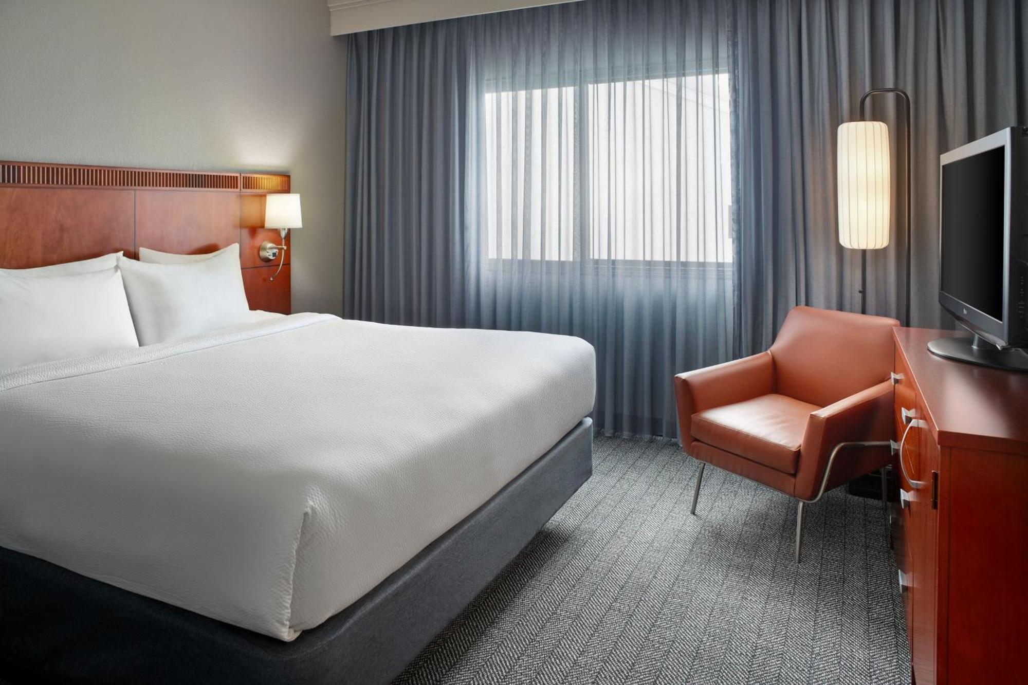 Courtyard By Marriott Atlanta Executive Park/Emory Hotel Екстериор снимка