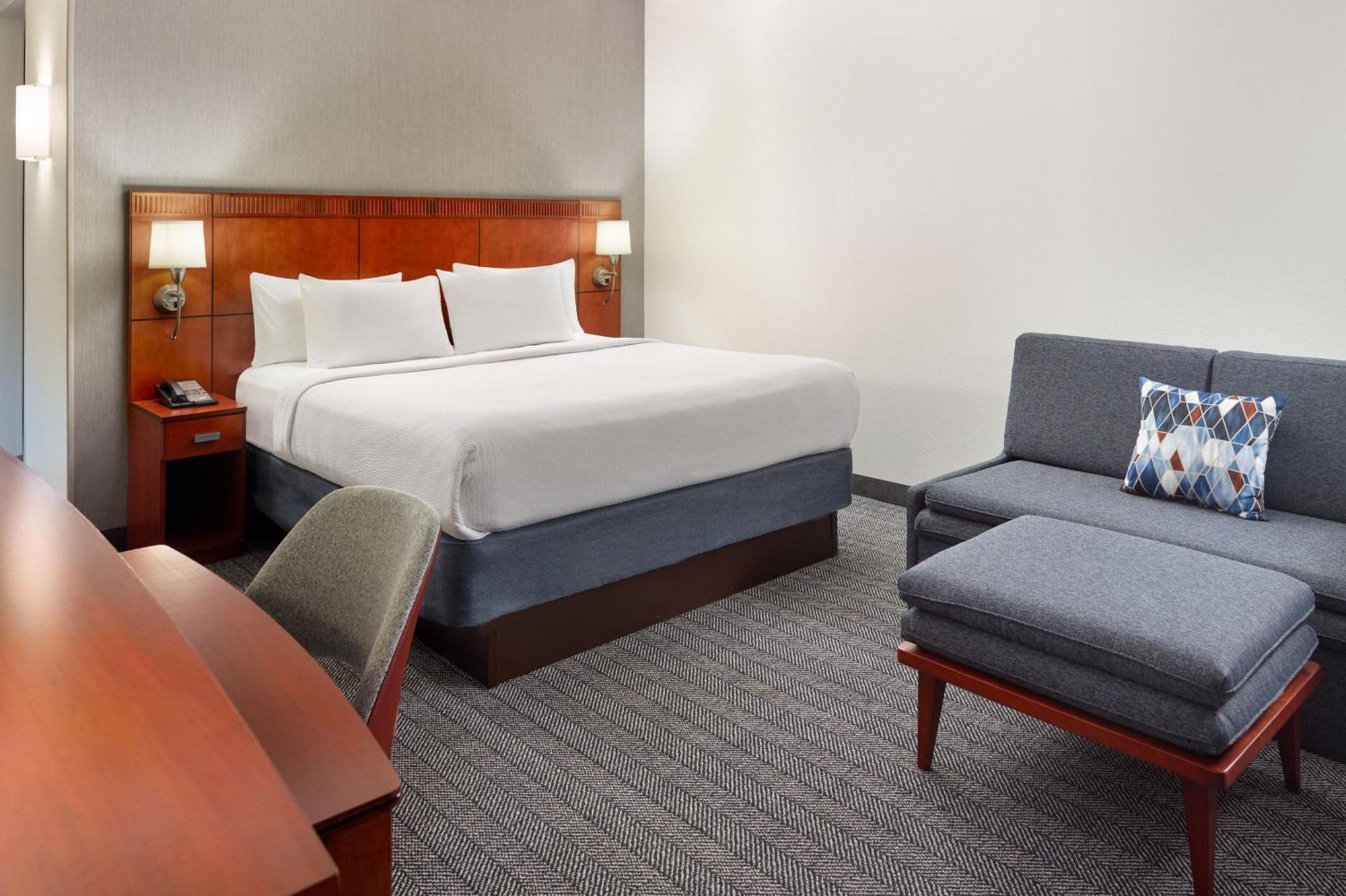 Courtyard By Marriott Atlanta Executive Park/Emory Hotel Екстериор снимка