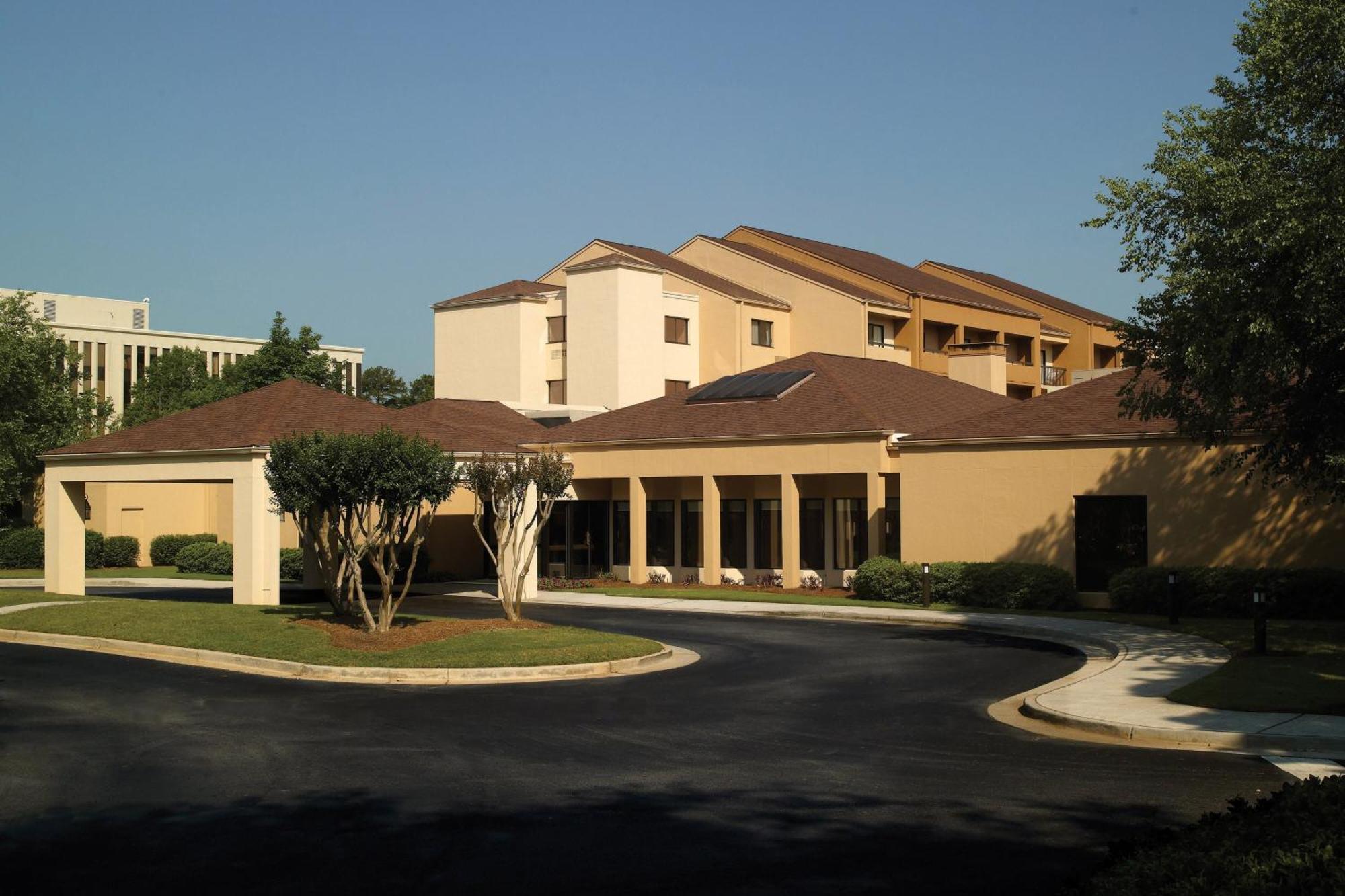Courtyard By Marriott Atlanta Executive Park/Emory Hotel Екстериор снимка