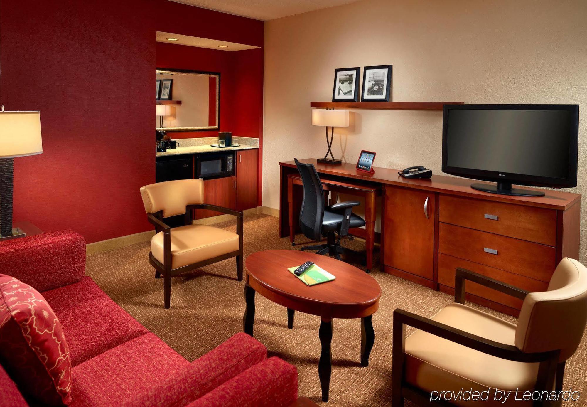 Courtyard By Marriott Atlanta Executive Park/Emory Hotel Екстериор снимка