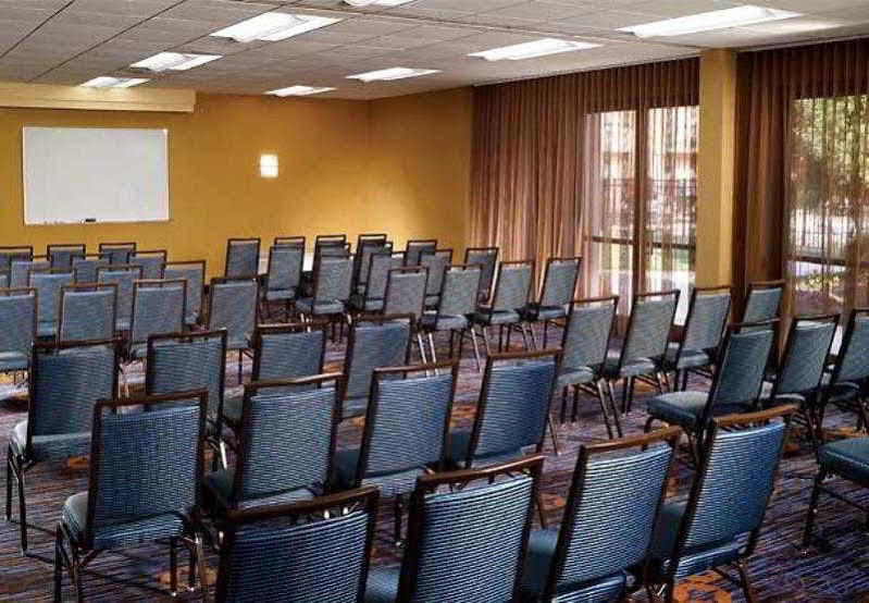 Courtyard By Marriott Atlanta Executive Park/Emory Hotel Екстериор снимка
