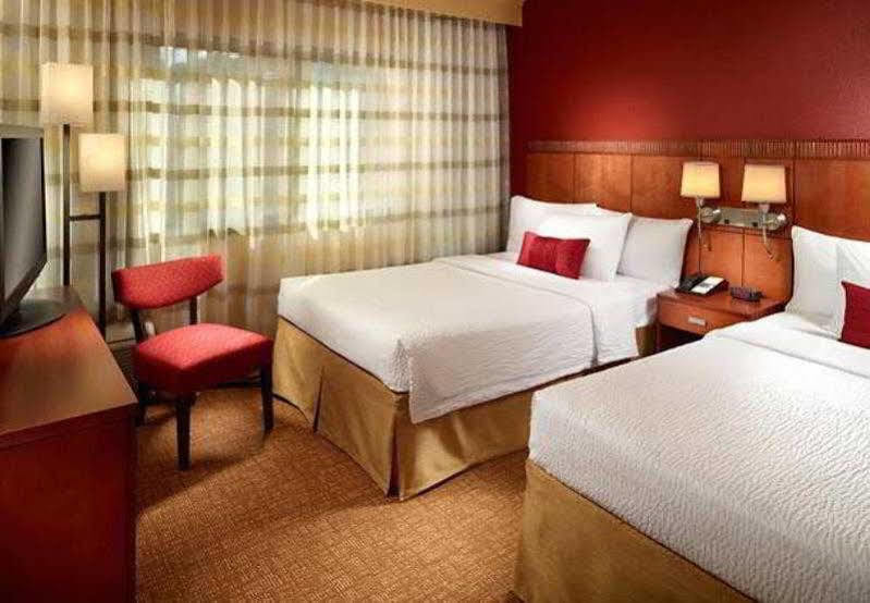Courtyard By Marriott Atlanta Executive Park/Emory Hotel Екстериор снимка
